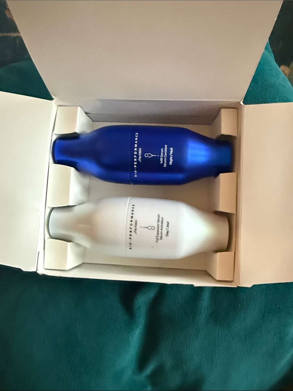 Shiseido Blue and White Serum & Oil Duo